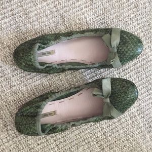Miu Miu green textured leather ballet flats, 37.5